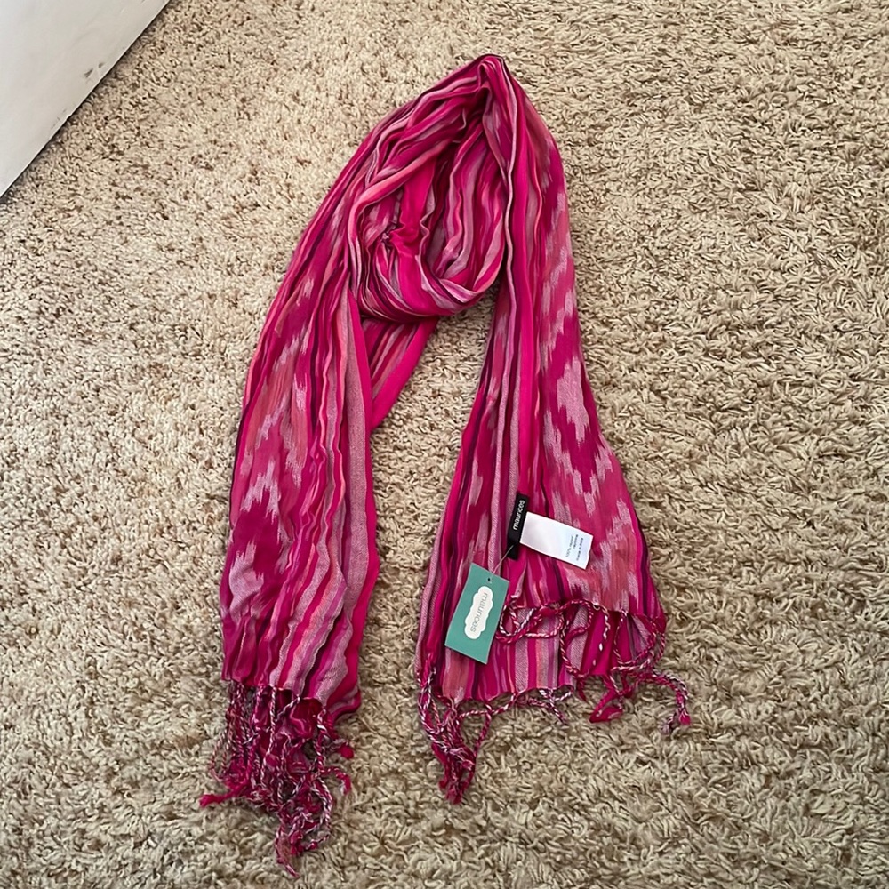 Maurices scarf